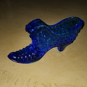 Fenton Cobalt Blue Hobnail Glass Cat In Shoe  Figurine